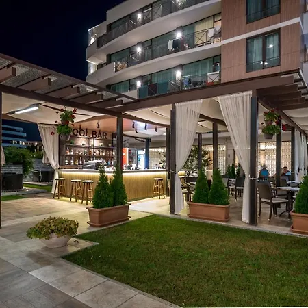 狮阳海滩酒店 4* 阳光海滩