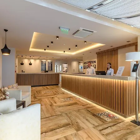 狮阳海滩酒店 4* 阳光海滩