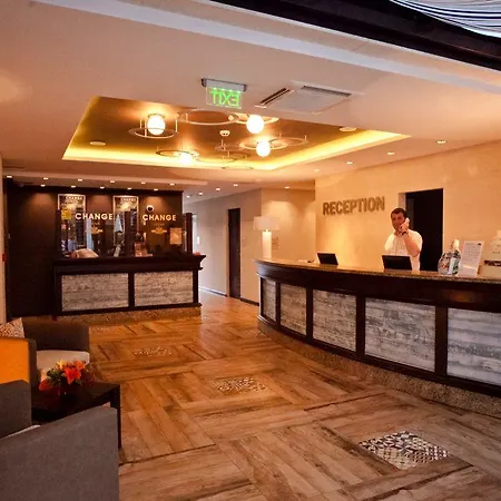 狮阳海滩酒店 4* 阳光海滩
